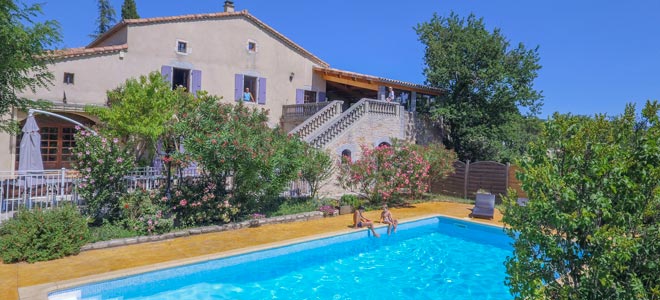 piscine dans gite ardeche